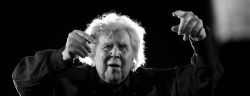 Umro Mikis Theodorakis