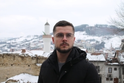 Haris Plojović: Poezija je borba za disanje u društvu gdje je čist vazduh privilegija borbenih