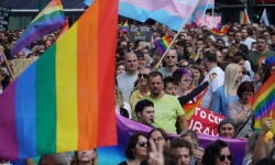 Ambasada treba da Konakovića, Bećirovića, Čovića i LGBT paradu prošeta zapadnim Mostarom