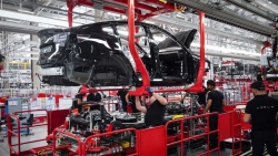 Tesla zaustavila proizvodnju