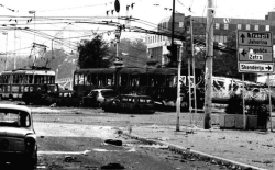 Tenkovi na Skenderiji, a ispred njih srca branilaca: Drugog maja 1992. odbranjena je domovina, Sarajevo nije palo 