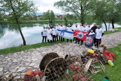 Iz Une izvučena neeksplodirana granata
