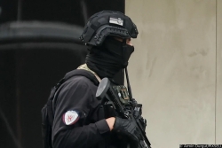Dodika čuvaju specijalci iz Srbije? Dačić tvrdi da na uniformama policije nije grb Srbije, slike govore drugačije 