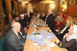 Iftar muftije Fazlovića s majkama Srebrenice i uposlenicima Memorijalnog centra: Priznanje i zahvalnost za istrajnu institucionalnu borbu na putu istine i pravde